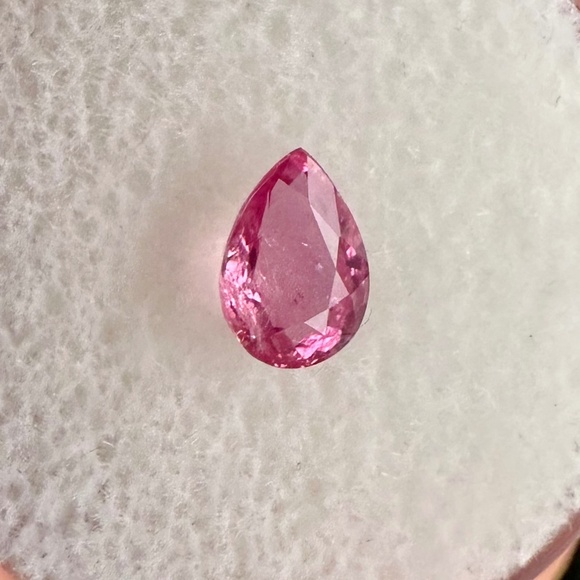 Kay Jewelers Jewelry - ✨ RARE 1.03ct Mahenge Spinel 💖 AIG Certified Neon Red-Pink